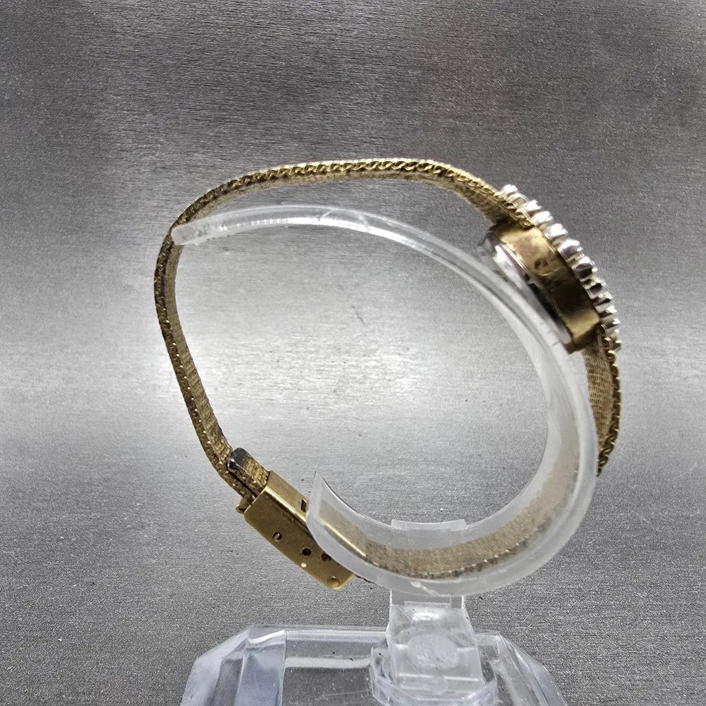 Armitron Watch Women 15mm Cream Dial Gold Tone Diamond bezel Oval New Battery8