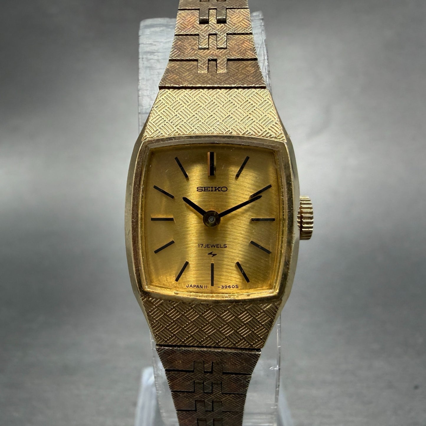 Seiko Tank Watch Women 17mm Champagne Dial Gold Tone Manual 11-4210 Runs Vintage0