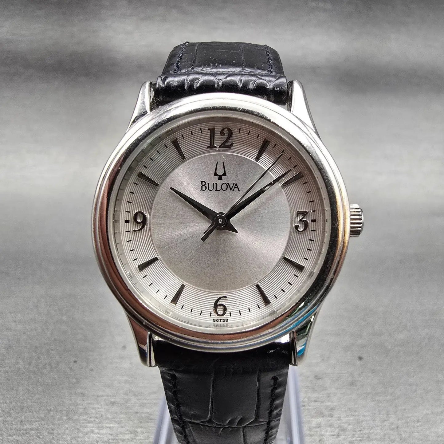 Bulova Watch Women 30mm Silver Dial Silver Tone Round 96T58 New Battery0
