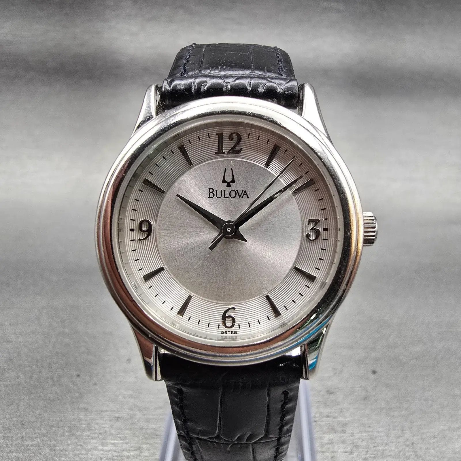 Bulova Watch Women 30mm Silver Dial Silver Tone Round 96T58 New Battery0