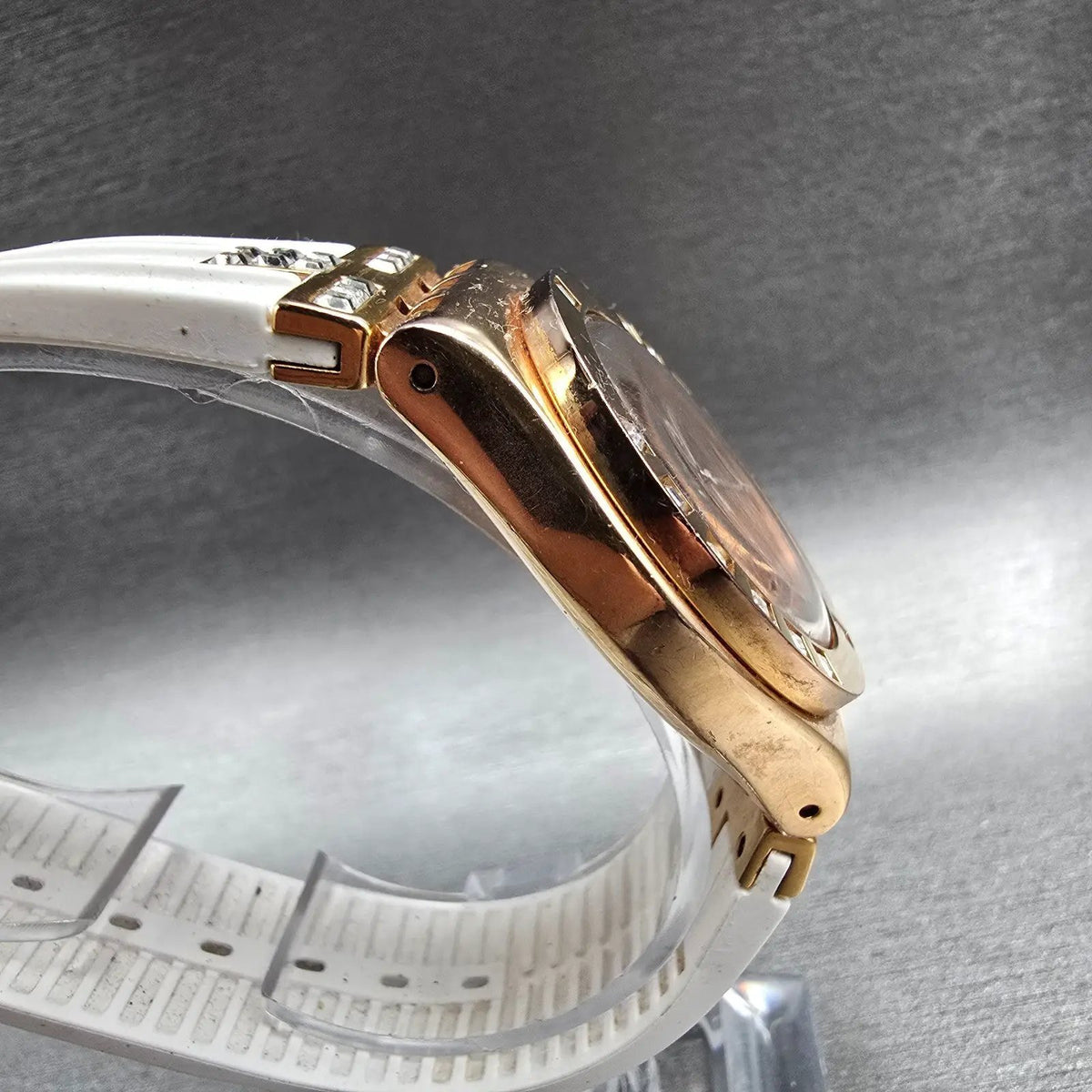 Swatch Irony Fancy Me Pink Gold Watch Women 33mm Gemmed Date YLG403 New Battery3