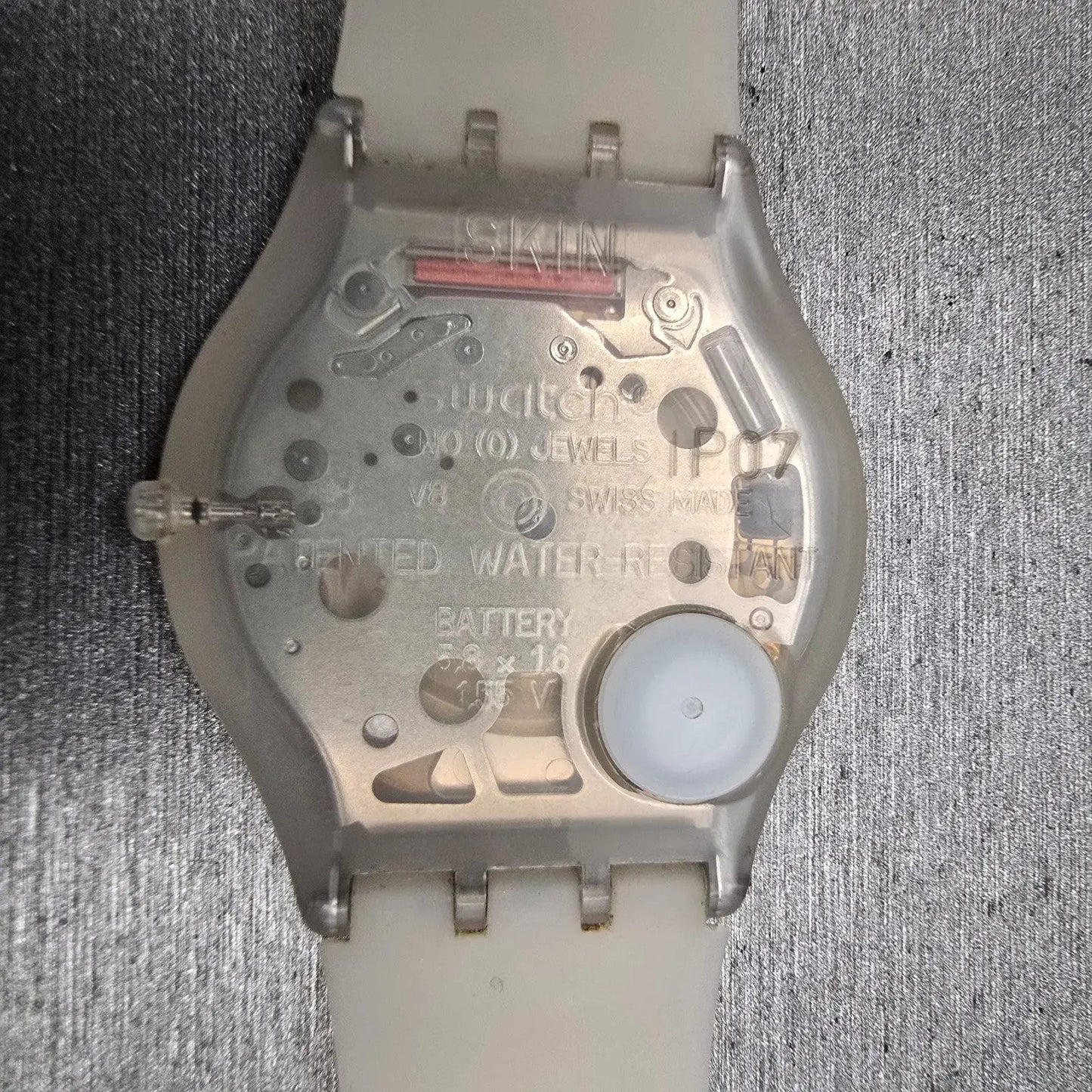Swatch Skin IVORY SOFTNESS Watch Women Ivory Dial Ivory Tone SFF119 New Battery10