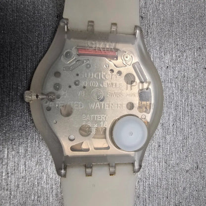 Swatch Skin IVORY SOFTNESS Watch Women Ivory Dial Ivory Tone SFF119 New Battery10
