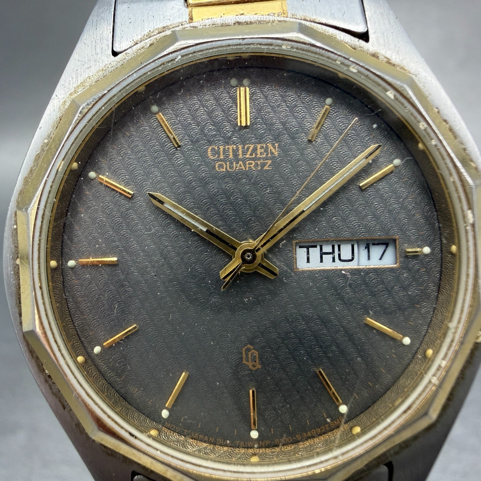 Citizen CQ Watch Men 36mm Gray Dial Two Tone Daydate Round 6100-S18655 New BattP1