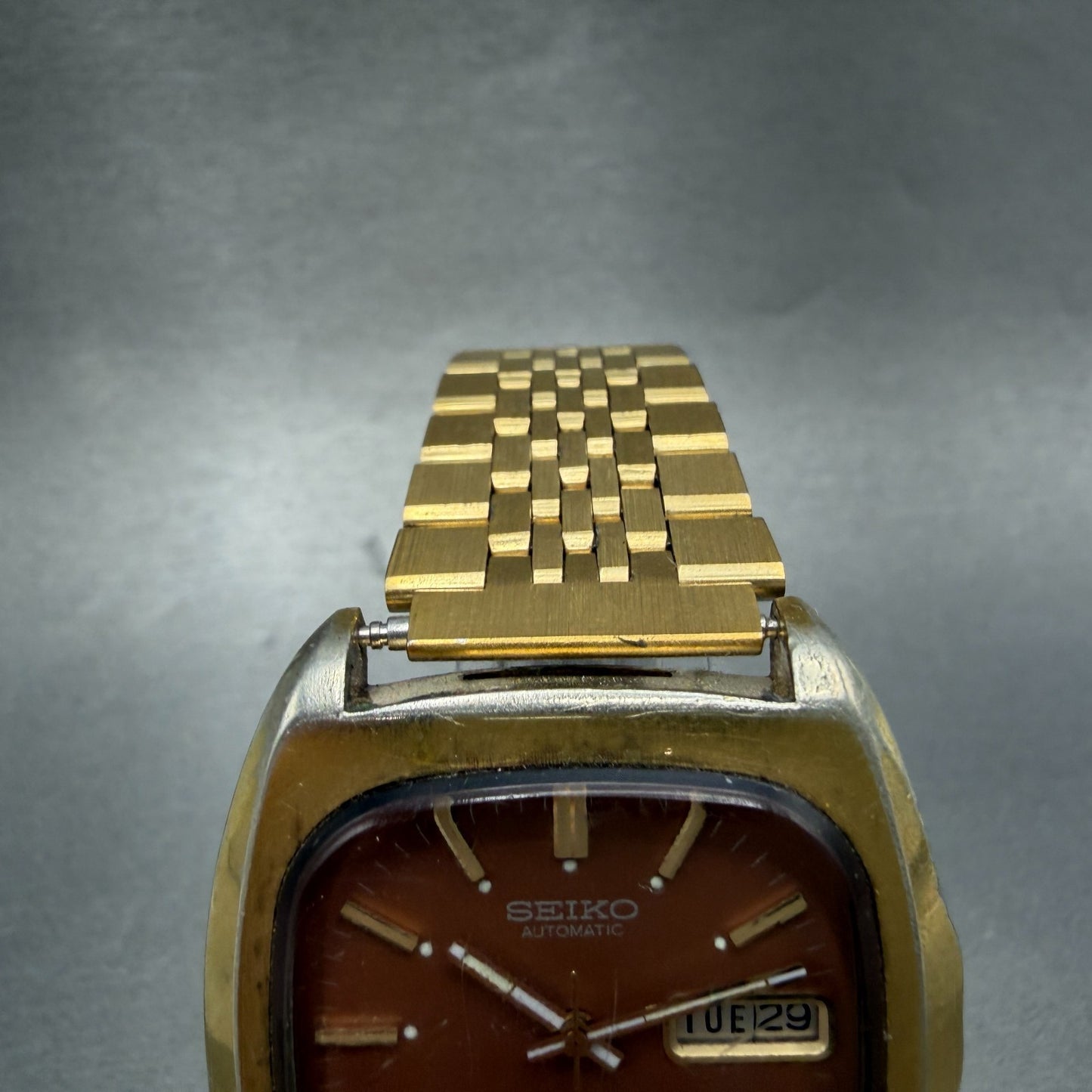 Seiko Automatic Watch Men 38mm Red Dial Gold Daydate 7006-5019 Runs Vintage4