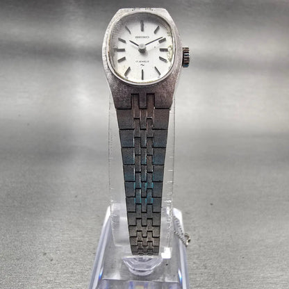 Seiko Watch Women 17mm Silver Dial Silver Tone Oval 17-7100 Vintage Works5