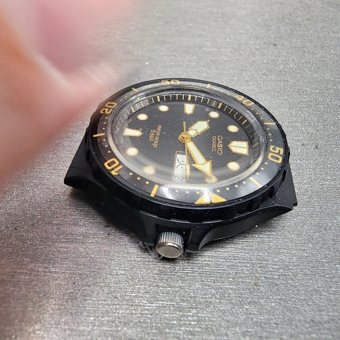Casio MRW81 Dive Watch Men 37mm Black Dial Black Tone Daydate Round NOS New Bat6