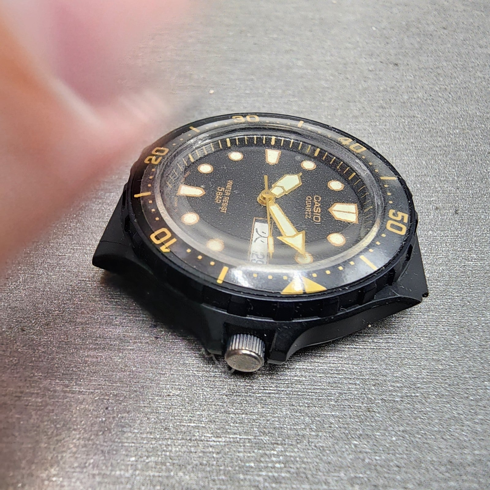 Casio MRW81 Dive Watch Men 37mm Black Dial Black Tone Daydate Round NOS New Bat6