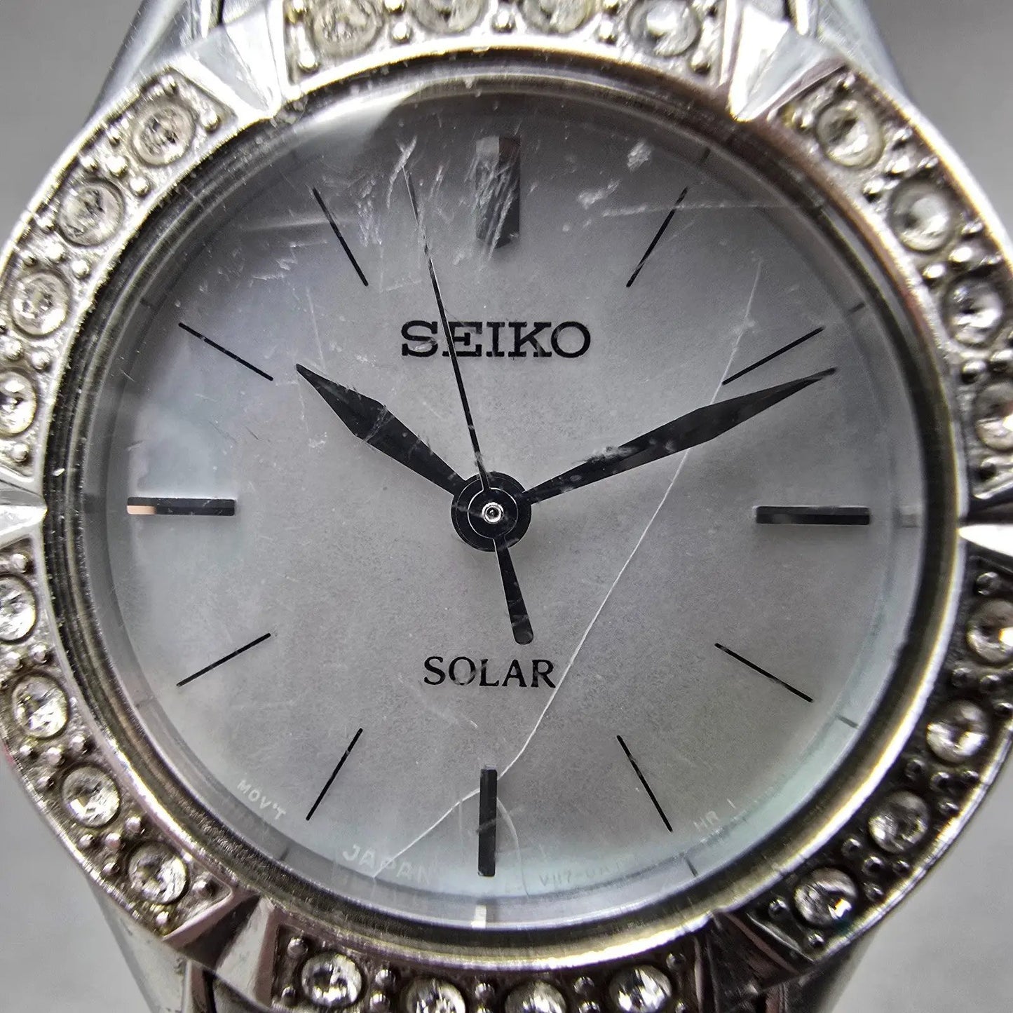 Seiko Solar Watch Women 25mm MOP Dial Silver Tone Round V117-0AN0 PARTS2