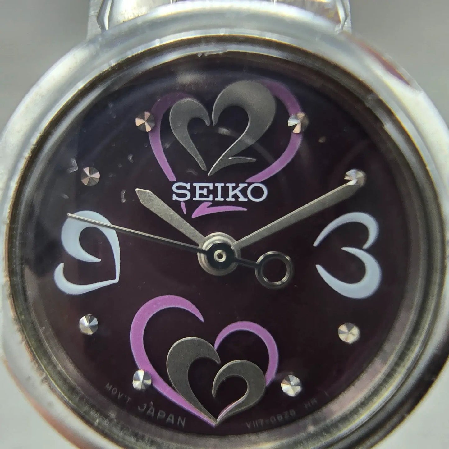 Seiko Solar Heart Watch Women 22mm Purple Dial Silver Tone Round V117-0BB0 Runs1