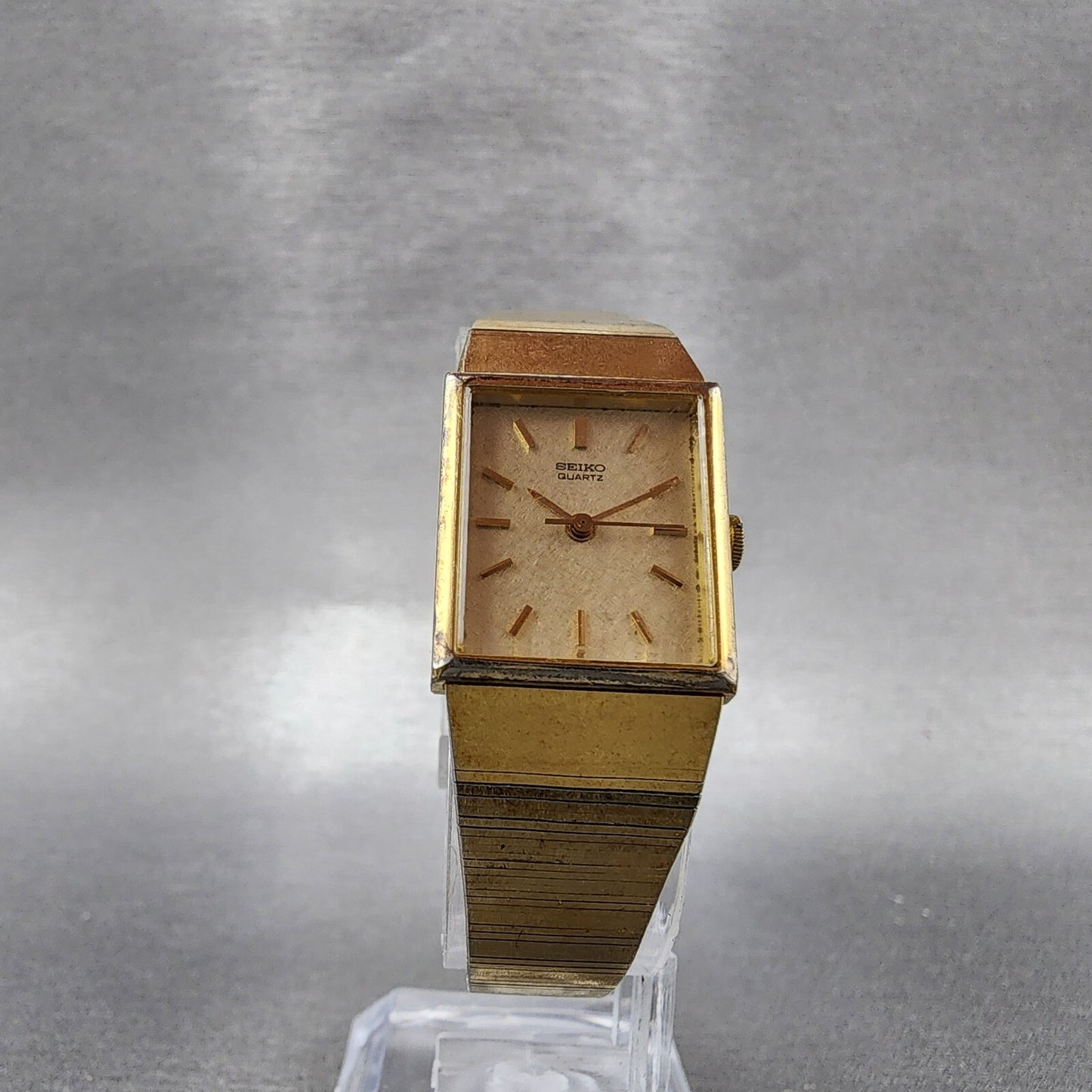 Seiko Tank Watch Women 17mm Champagne Dial Gold Tone Rectangle 14215779 NewBat5