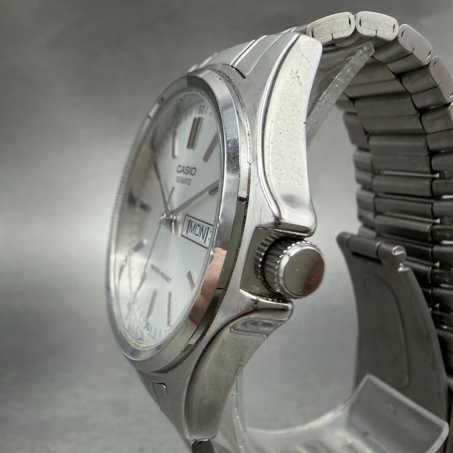 Casio Watch Men 37mm White Dial Silver Tone Round Daydate MTP-1239 New Battery A2
