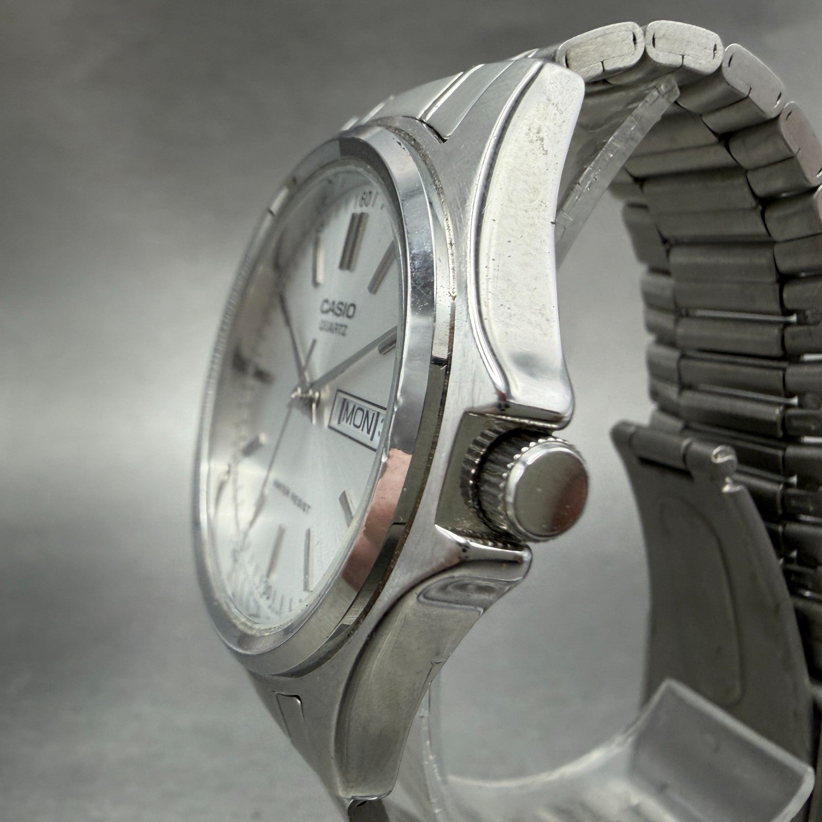 Casio Watch Men 37mm White Dial Silver Tone Round Daydate MTP-1239 New Battery A2