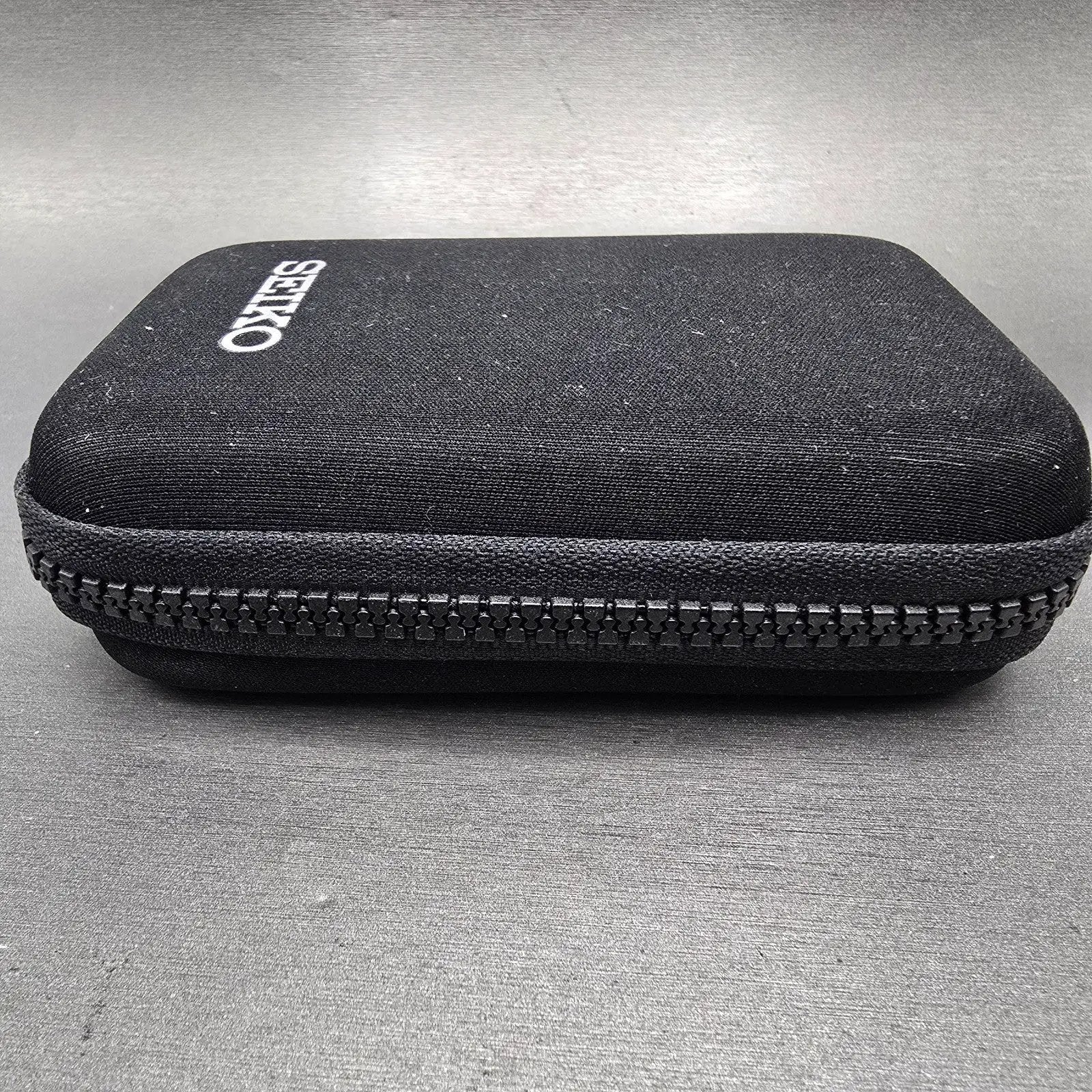 Seiko Travel Watch Case Black Fabric Plastic Rectangle Zipper2