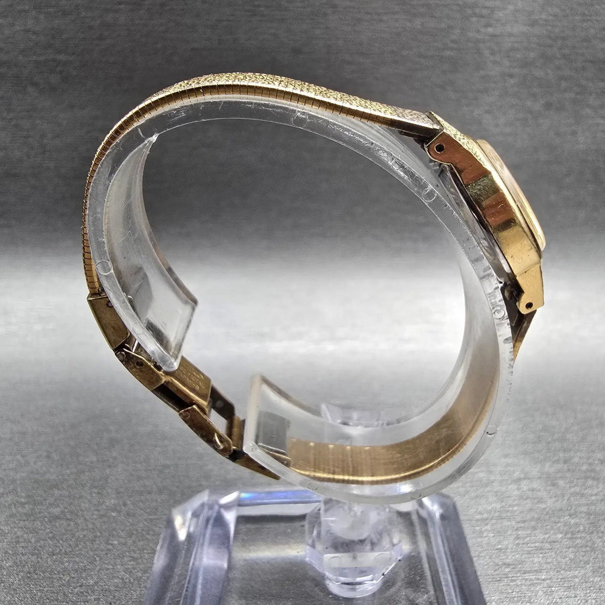 Seiko Watch Women 17mm Gold Dial Gold Tone Oval 1400-7379 New Battery Vintage JP8
