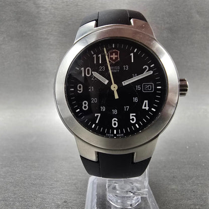 Victorinox Swiss Army Maverick Watch Men 42mm Black Dial Silver Tone Date Newbat5