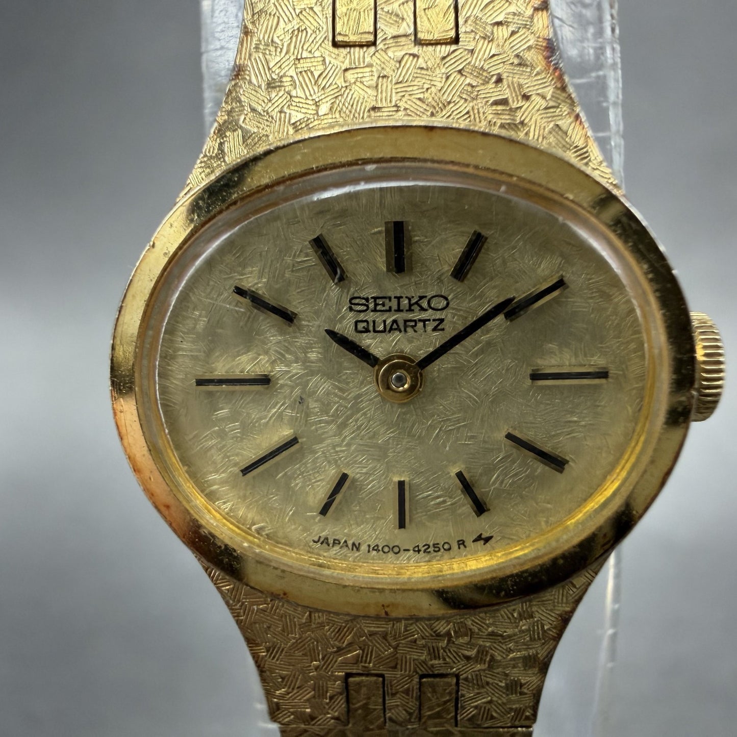 Seiko Watch Women 17mm Gold Dial Gold Tone Oval 1400-7389 New Battery Vintage AB1