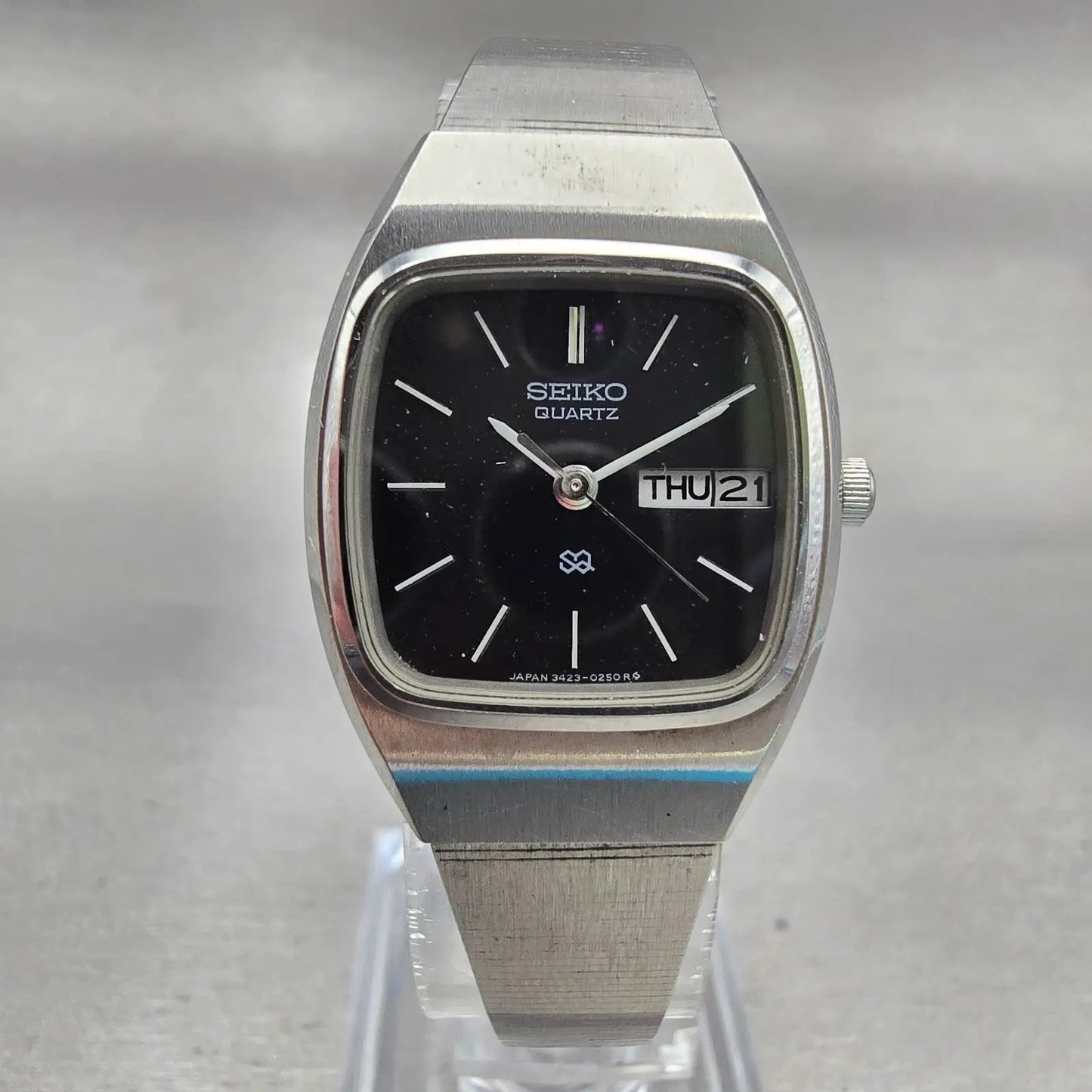 Seiko SQ Watch Women 22mm Black Dial Silver Tone Daydate 3423-5080 New Battery0