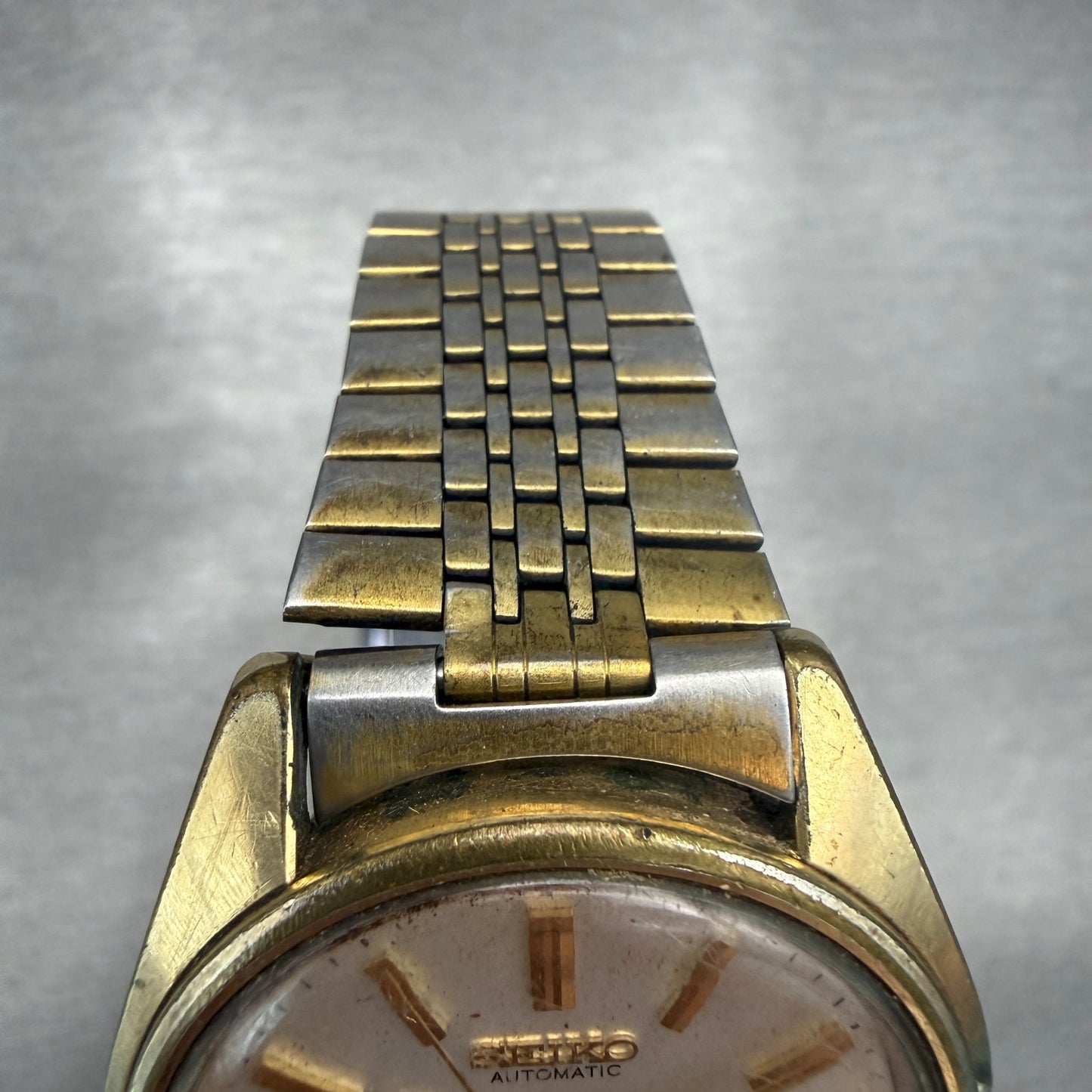 Seiko Automatic Watch Men 36mm White Dial Gold Tone Date Round 7005-8022 Works4