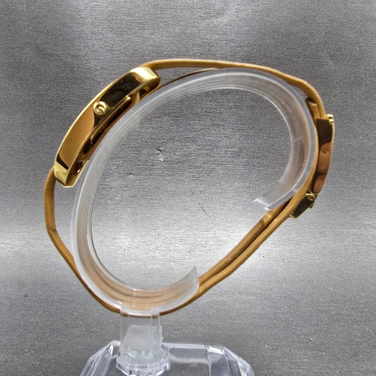 Gucci 6100L Tank Watch Women 14mm Champagne Dial Gold Tone New Battery6