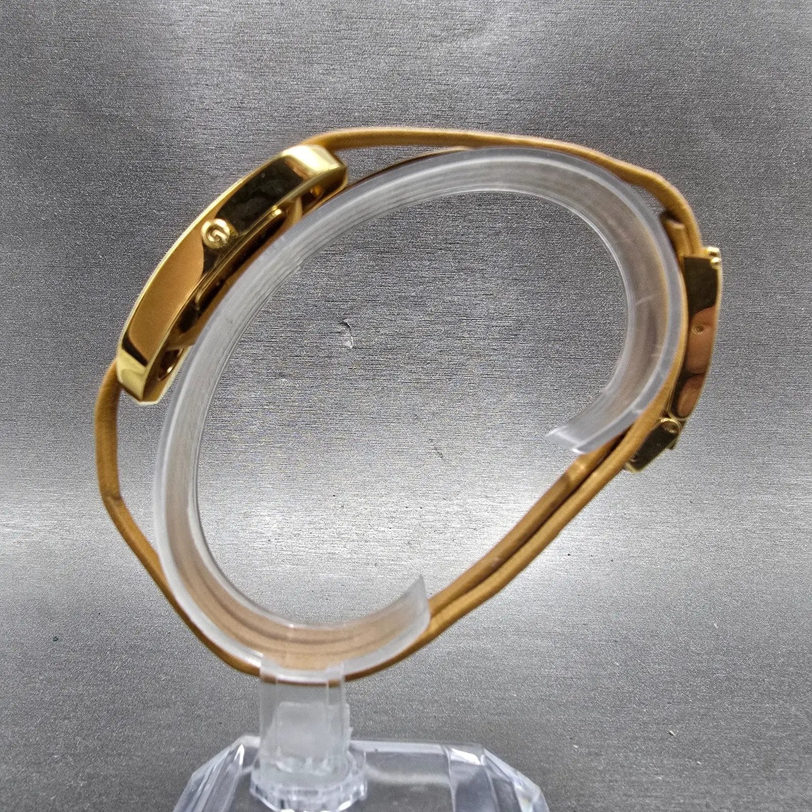 Gucci 6100L Tank Watch Women 14mm Champagne Dial Gold Tone New Battery6