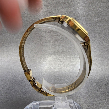 Seiko Watch Women 20mm Silver Dial Gold Tone Rectangle 43013000 New Battery8