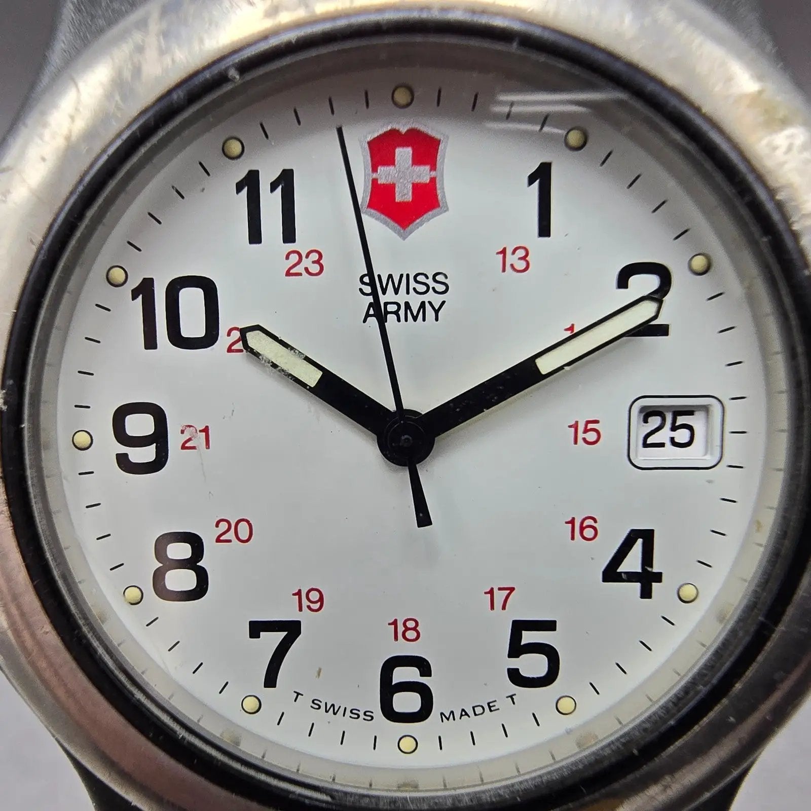 Victorinox Swiss Army Watch Men 39mm White Dial Black Tone Date Round PARTS VTG2