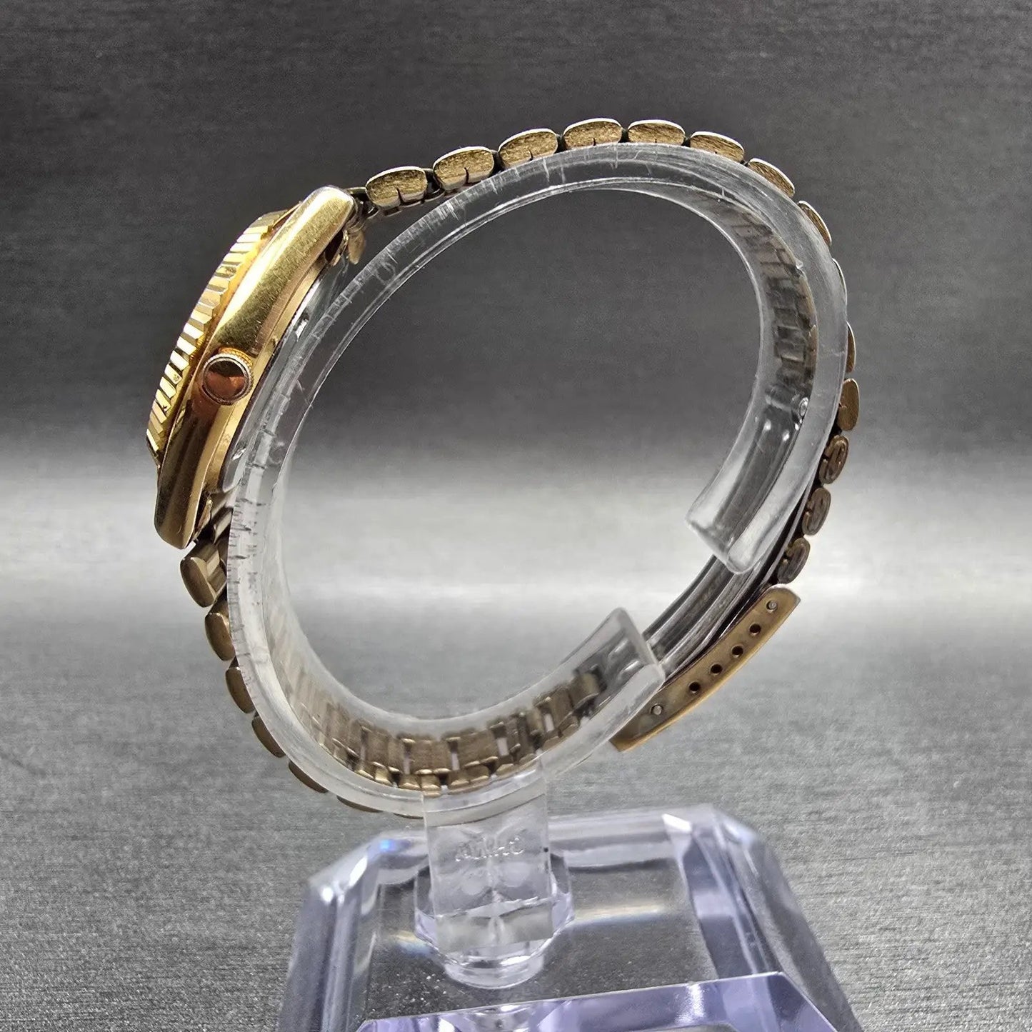 Seiko SQ Watch Women 24mm Gold Dial Gold Tone Daydate Round 3E23-0A60 New Batt6