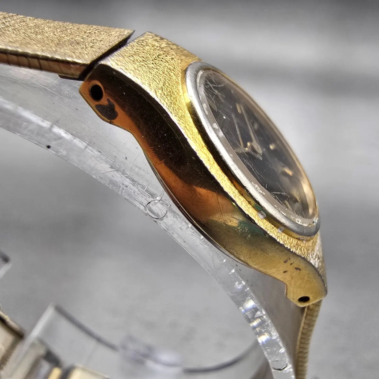 Seiko Watch Women 17mm Black Dial Gold Tone Oval 2Y00-5E29 New Battery Vintage3