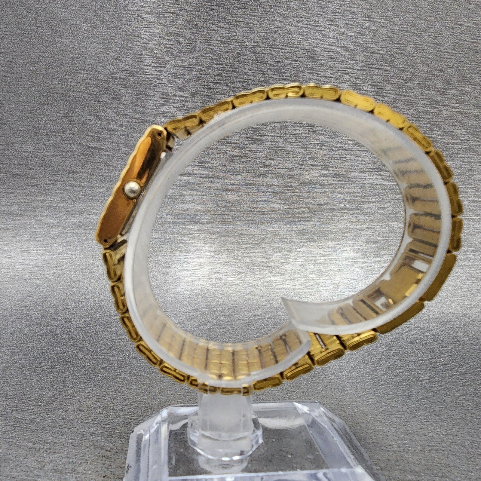 Seiko Tank Watch Women 16mm Gold Dial Gold Tone Rectangle 1N015A69 New Battery6