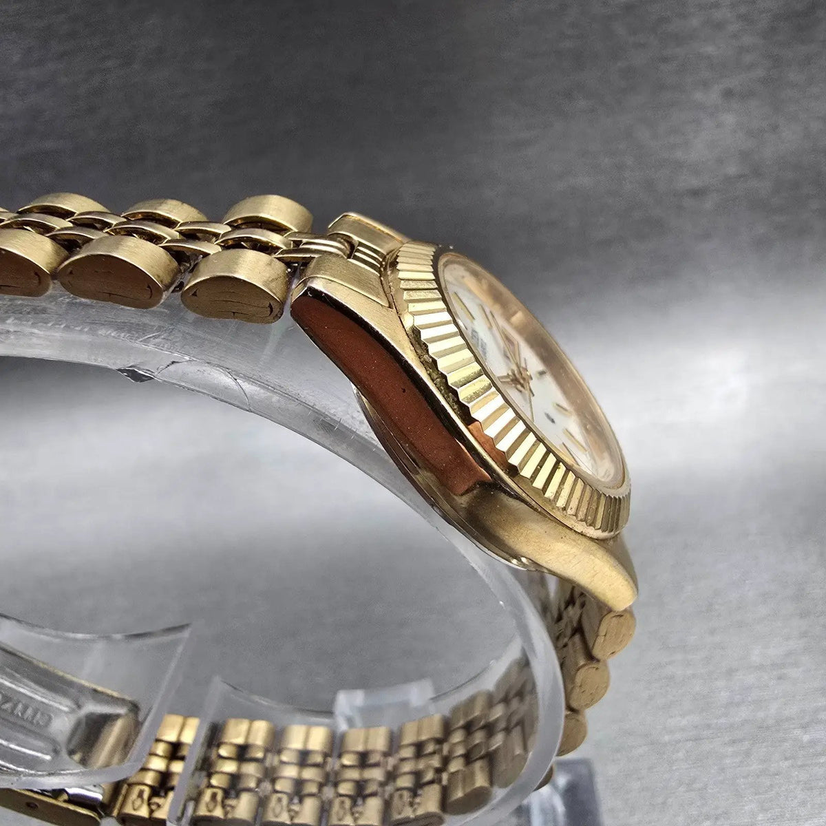 Citizen CQ Watch Women 25mm MOP Dial Gold Daydate 1002-R15101 New Battery JT3