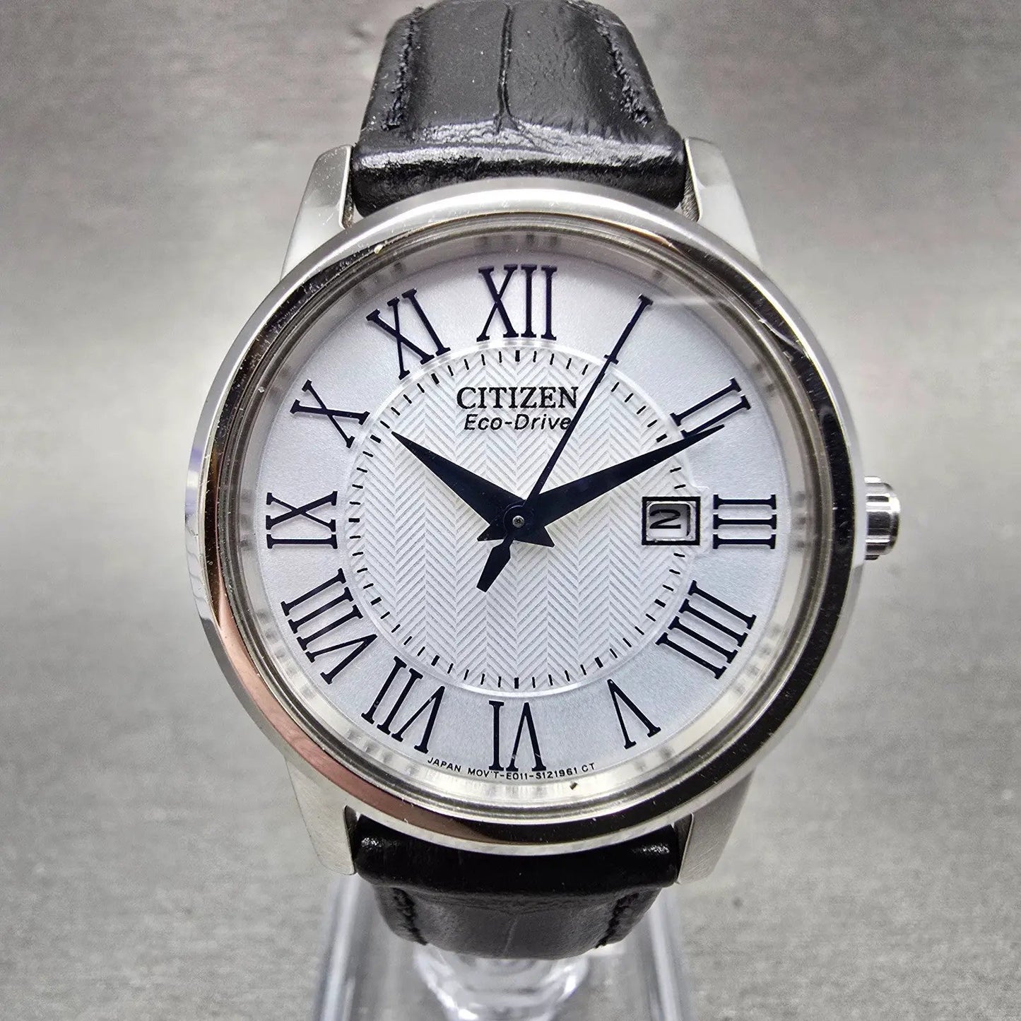 Citizen Eco-Drive Watch Women 30mm White Dial Silver Tone Date E011-S084091 Runs0