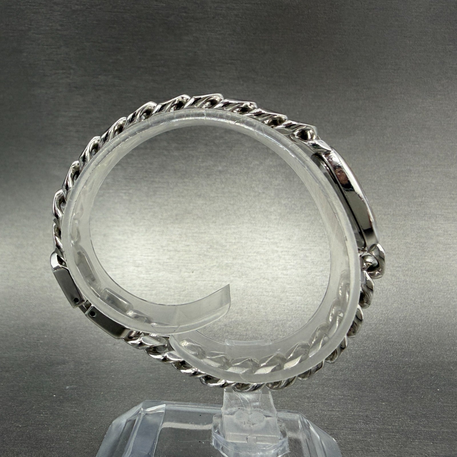 Seiko Watch Women 13mm Silver Dial Silver Tone Oval 2E20-6269 New Battery8