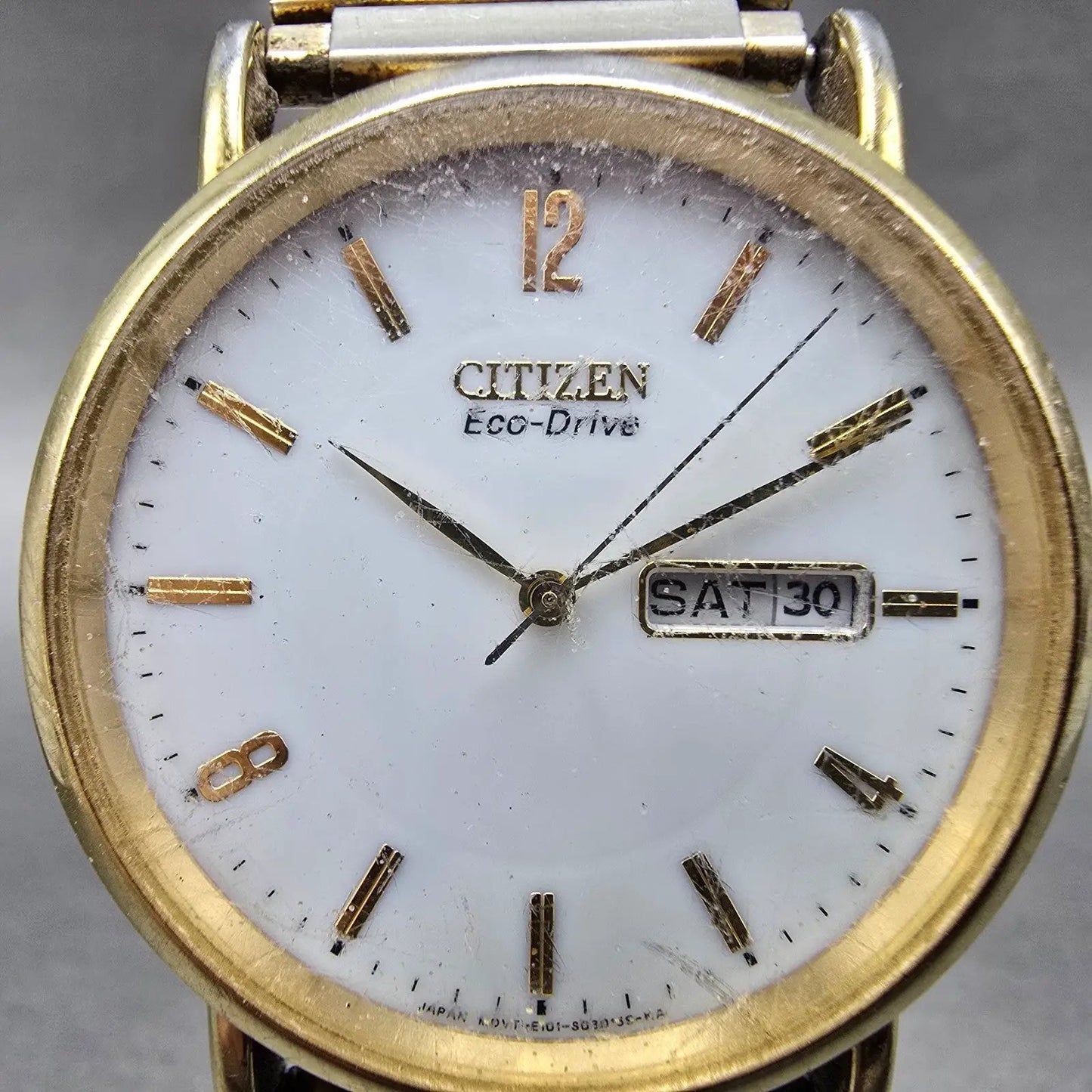 Citizen Eco-Drive Watch Men 36mm White Dial Gold Tone Daydate E101-S015588 Runs1