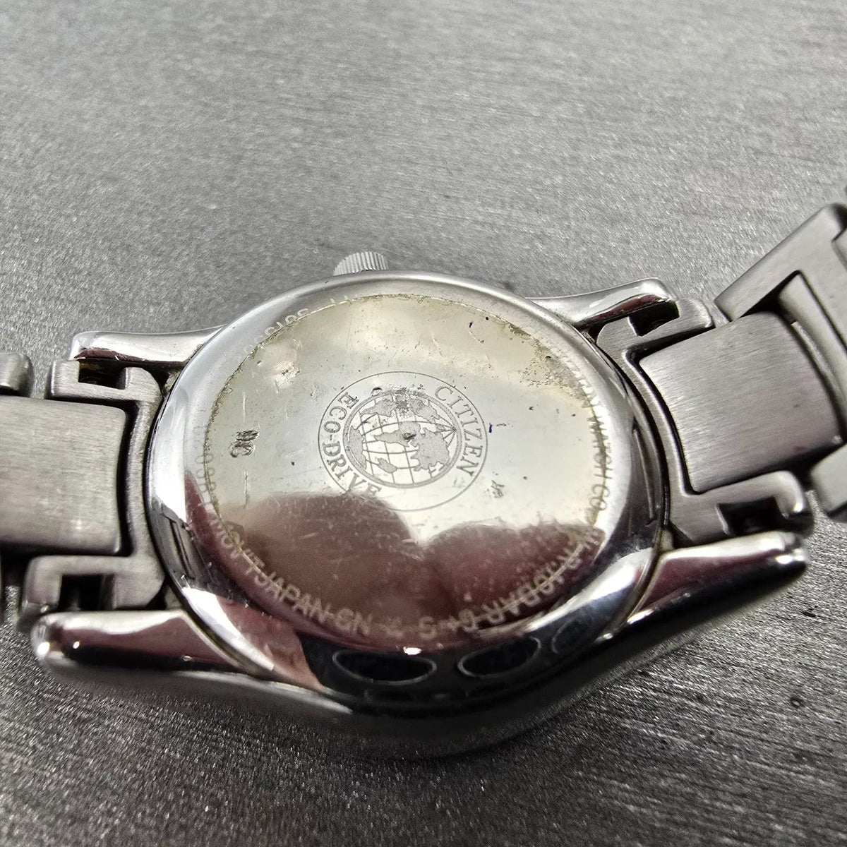 Citizen Watch Women 25mm Black Dial Silver Tone Date Round E011-S015502 Runs JP910