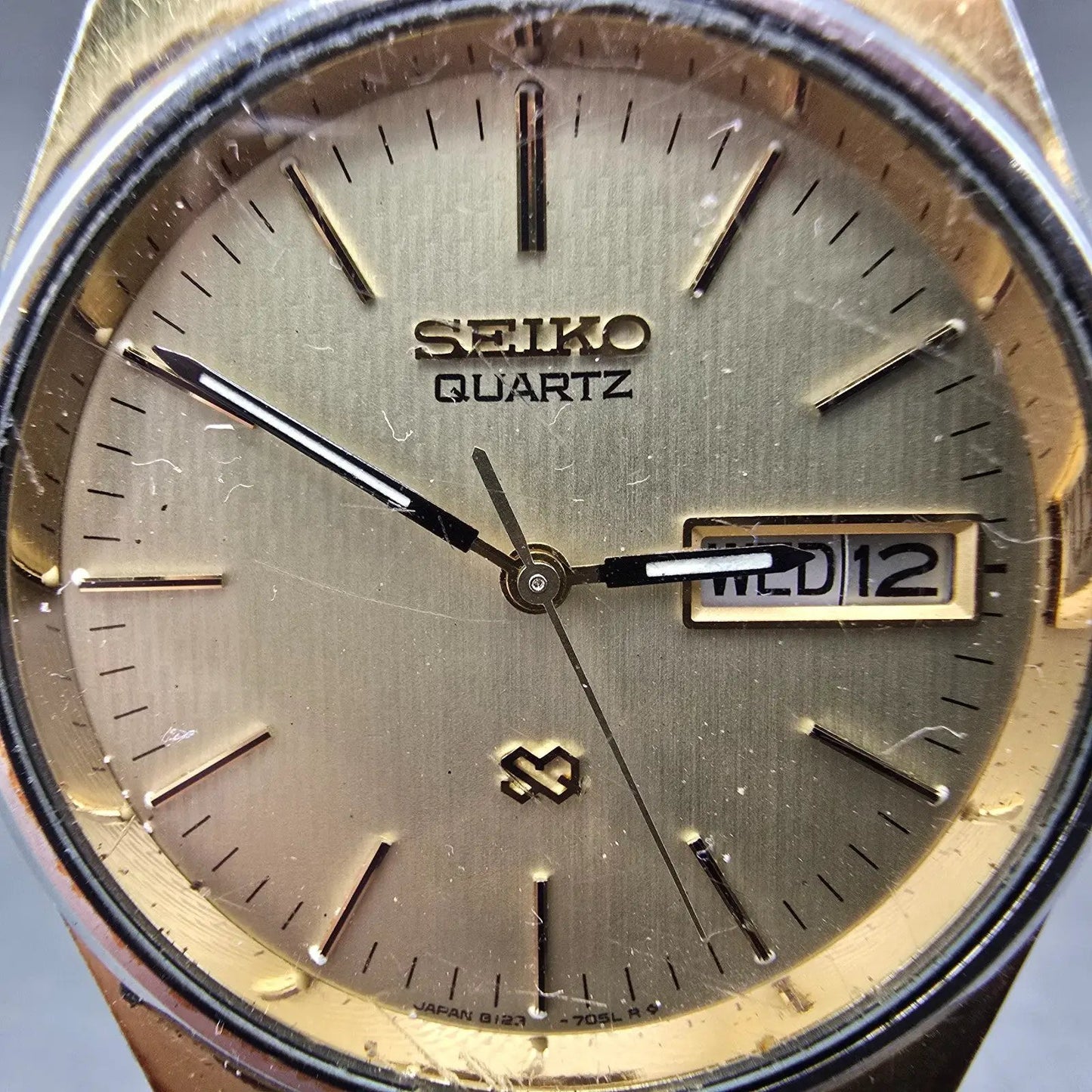 Seiko SQ Watch Men 35mm Champagne Dial Gold Tone Daydate Round 8123-7049 PARTS2