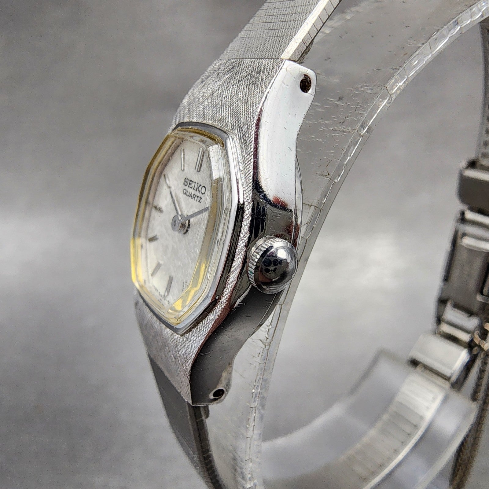Seiko Watch Women 17mm White Dial Silver Tone Round 54205059 New Battery VTG2