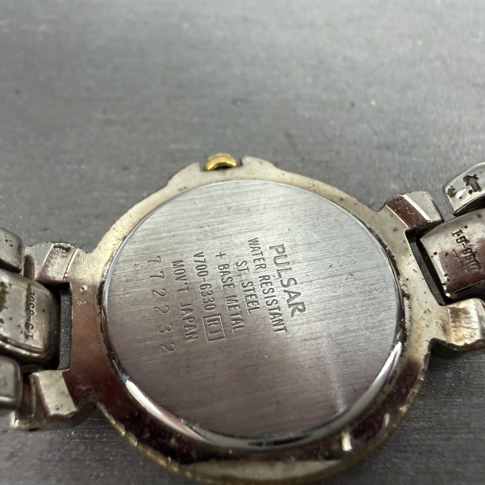 Pulsar Watch Women 28mm White Dial Two Tone Round V700-6330 New Battery9