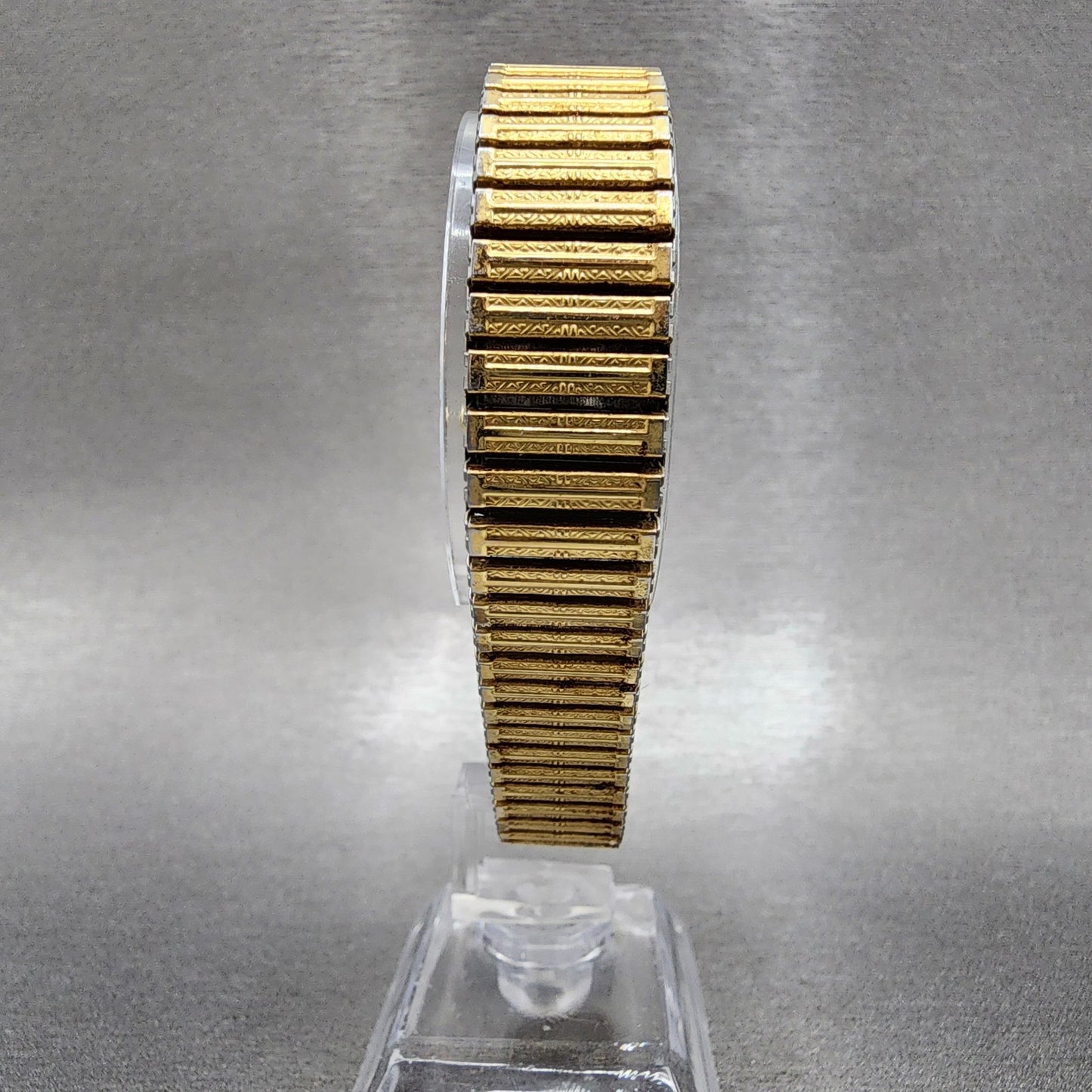 Seiko Avenue Watch Women 23mm White Dial Gold Tone Round 4N210670 New Battery7