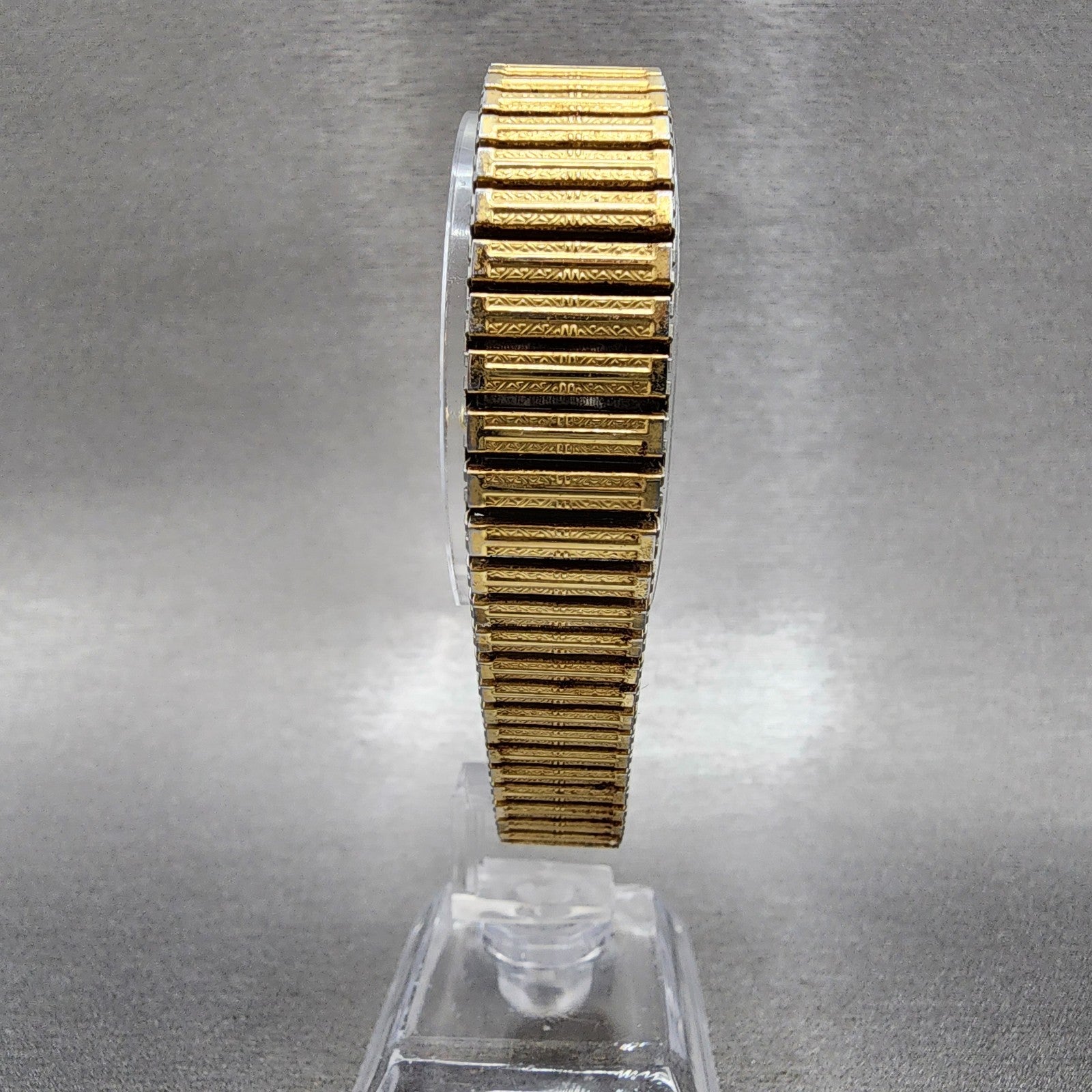 Seiko Avenue Watch Women 23mm White Dial Gold Tone Round 4N210670 New Battery7