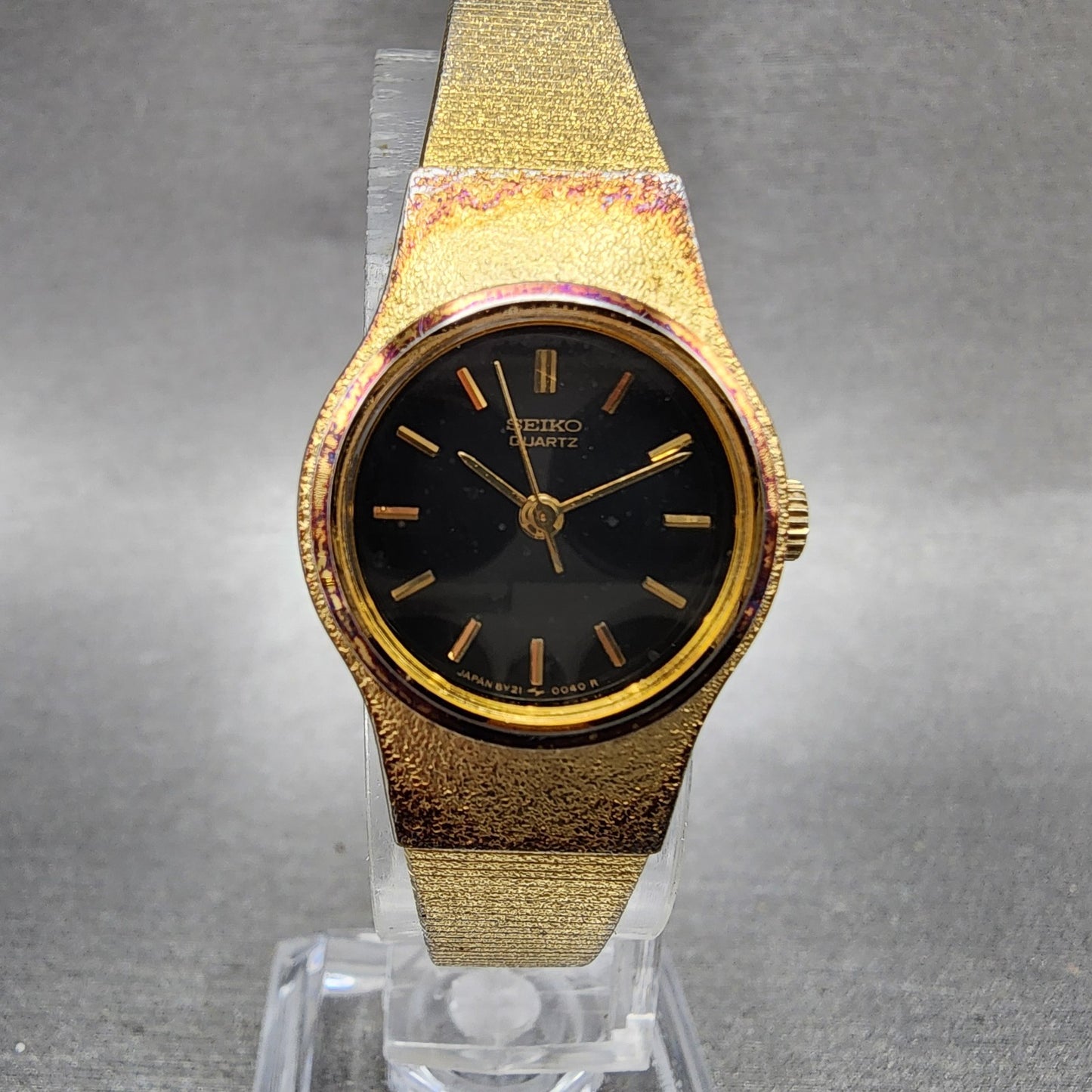 Seiko Watch Women 20mm Black Dial Gold Tone Round 8y210029 New Battery0