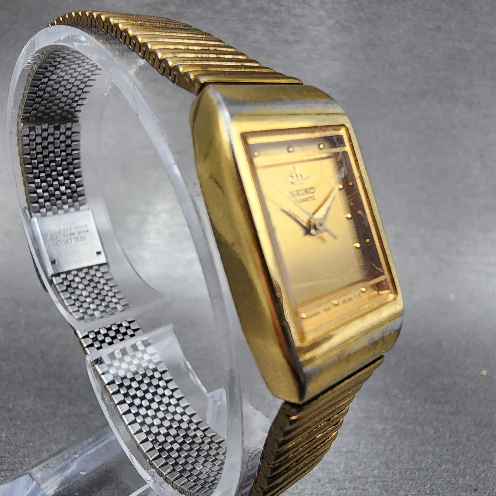 Seiko Tank Watch Women 16mm Gold Dial Gold Tone Rectangle 1N015A00 New Battery3