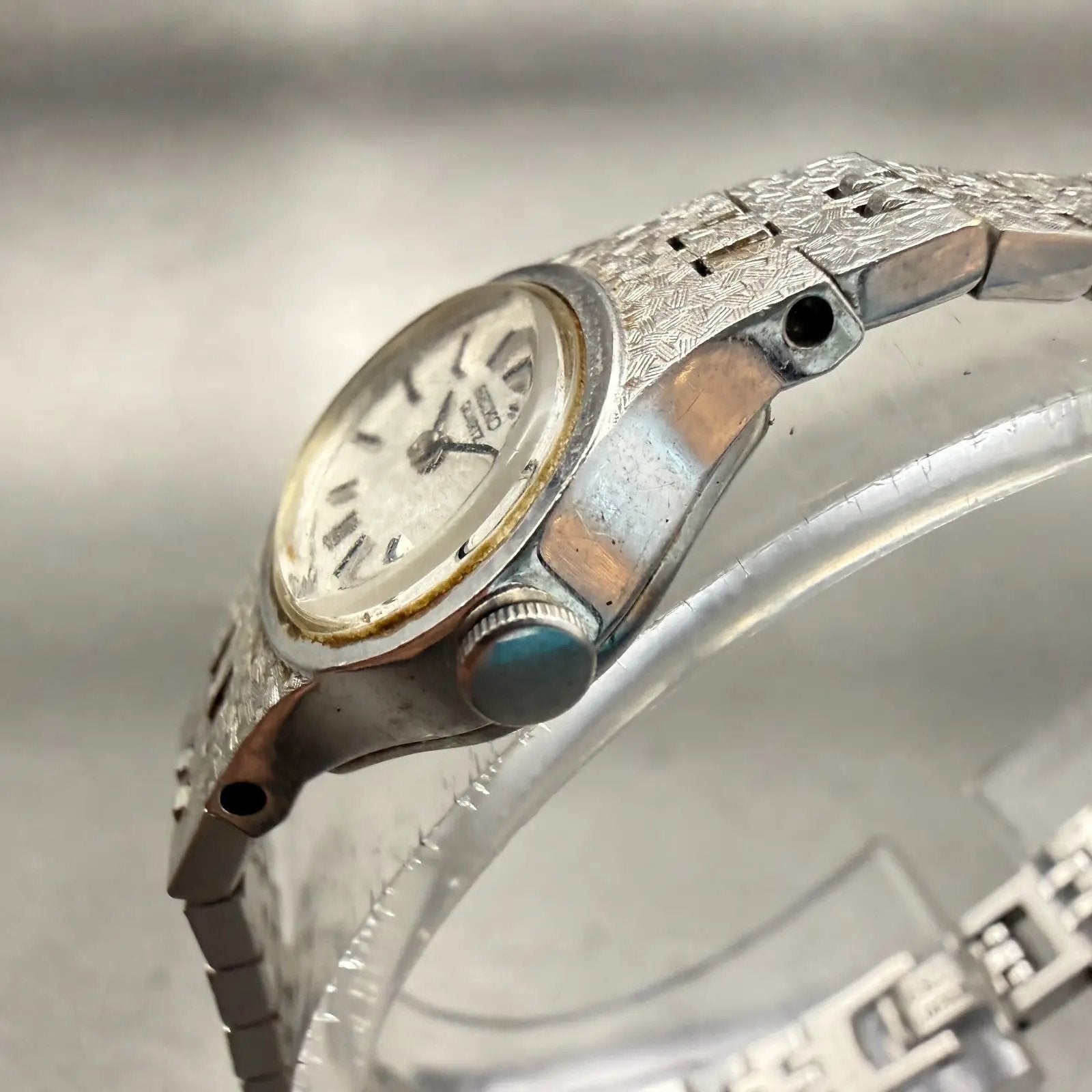 Seiko Watch Women 17mm Silver Dial Silver Tone Oval 1400-7389 New Battery VTG2