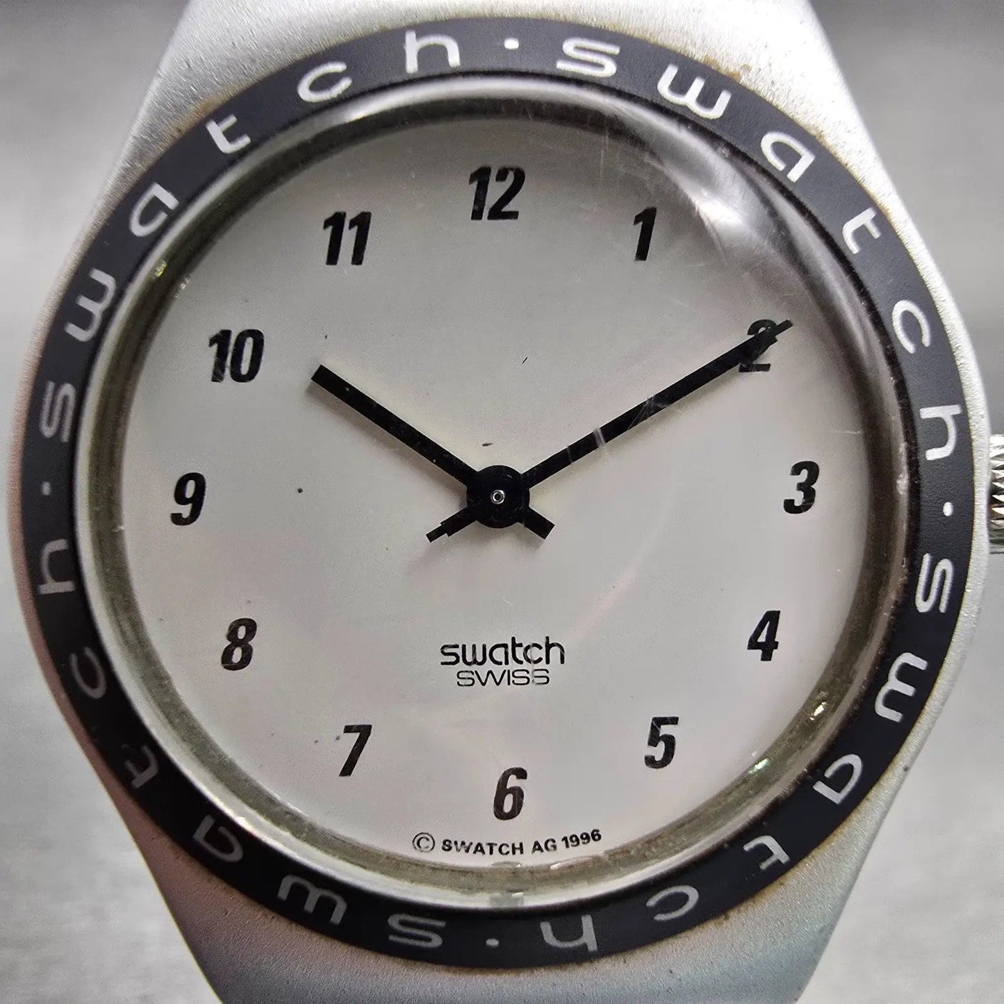 Swatch CONTRAST S Watch Men White Dial Silver Tone Round YLS1004 New Battery1