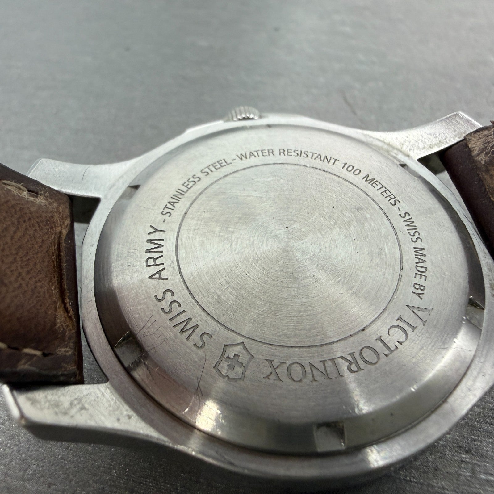 Victorinox Swiss Army Watch Men 40mm Silver Dial Silver Tone Date Round PARTS10