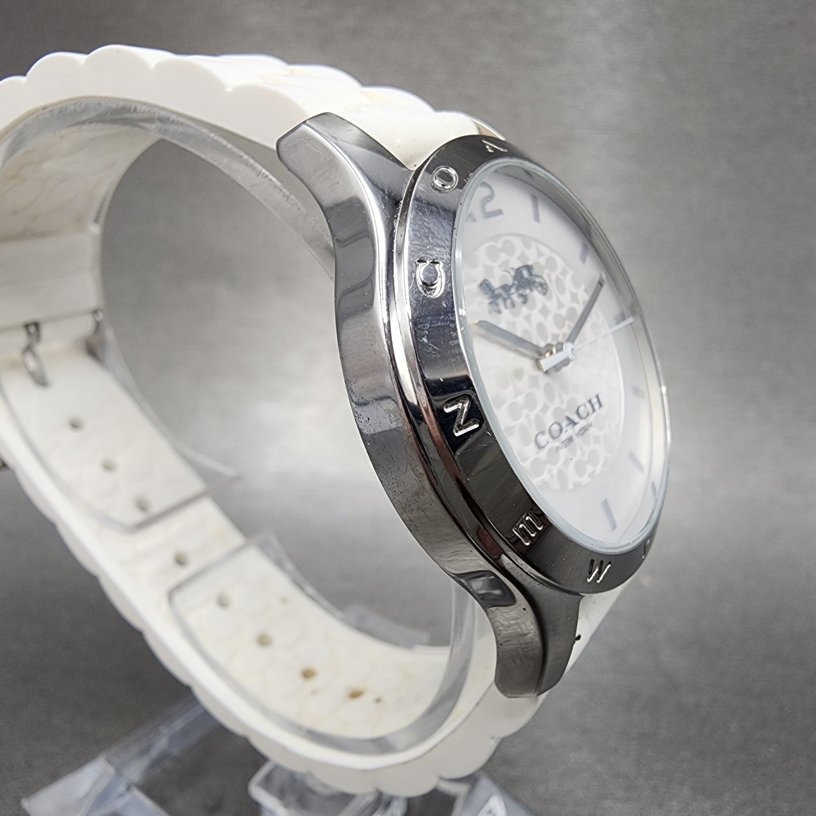 Coach Maddy Watch Women 34mm White Dial Silver Tone Band New Battery3