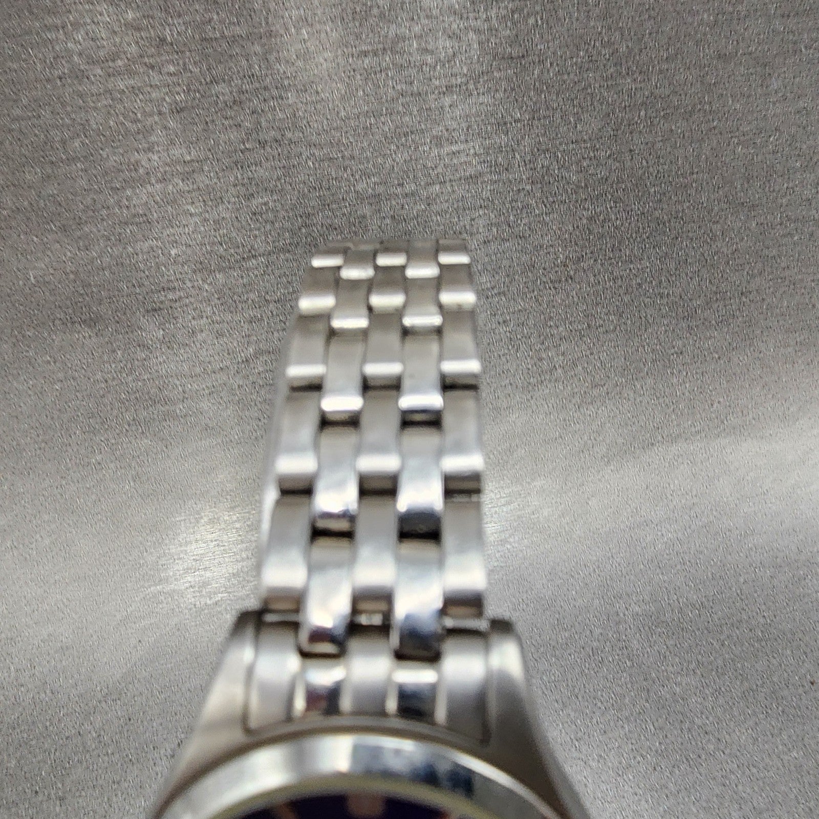 Wenger Watch Women 30mm Blue Dial Silver Tone Date Round 7279X New Battery4
