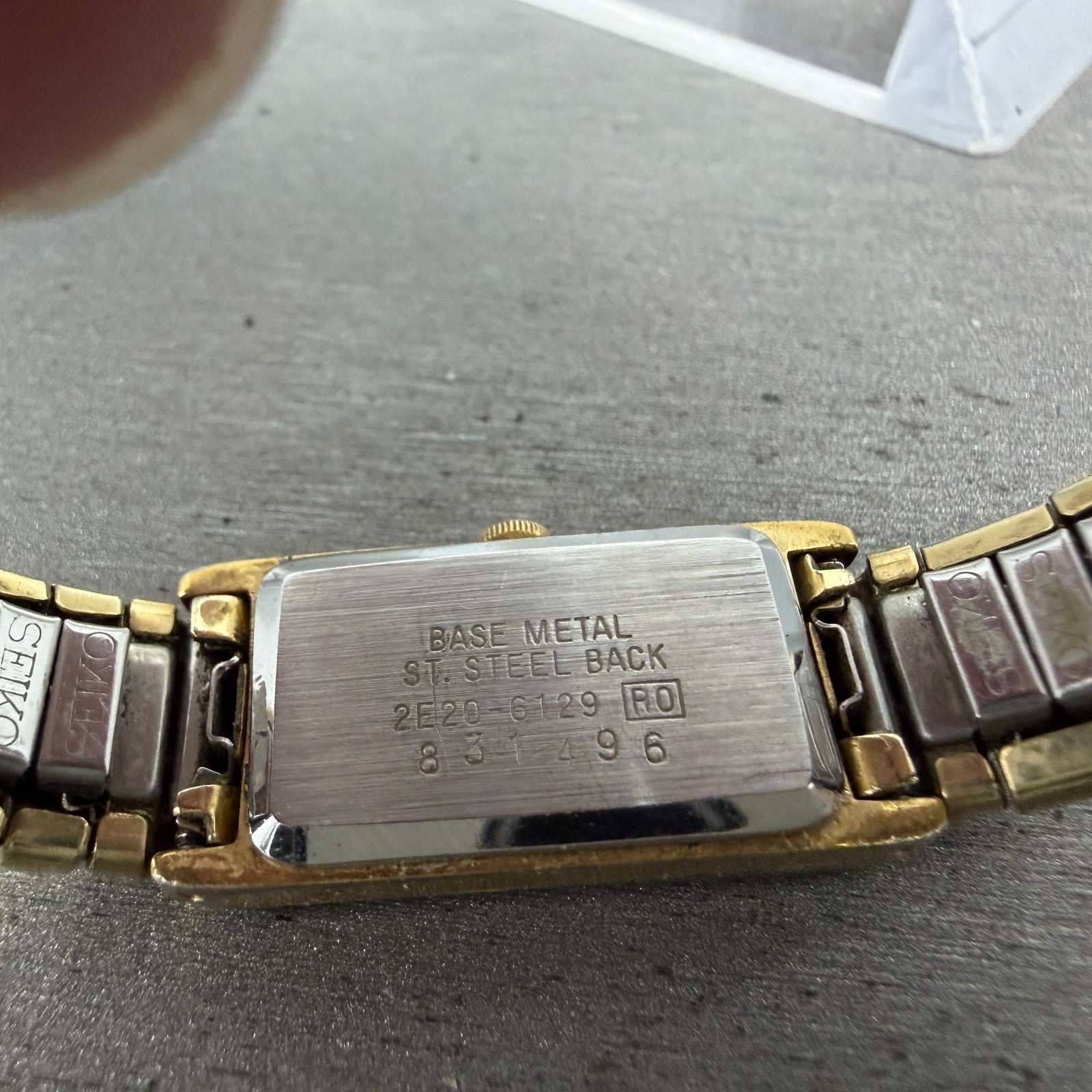 Seiko Tank Watch Women 13mm White Dial Gold Tone Rectangle 2e20-6129 New Battery9