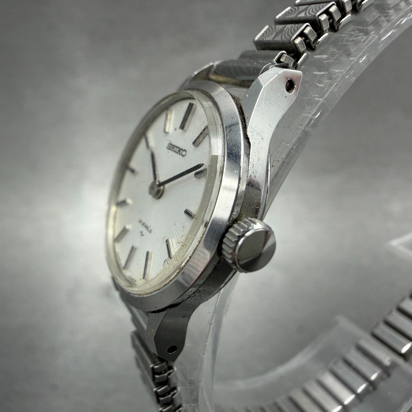 Seiko Watch Women 21mm Silver Dial Silver Tone Round 2220-0020 Manual Runs 4562