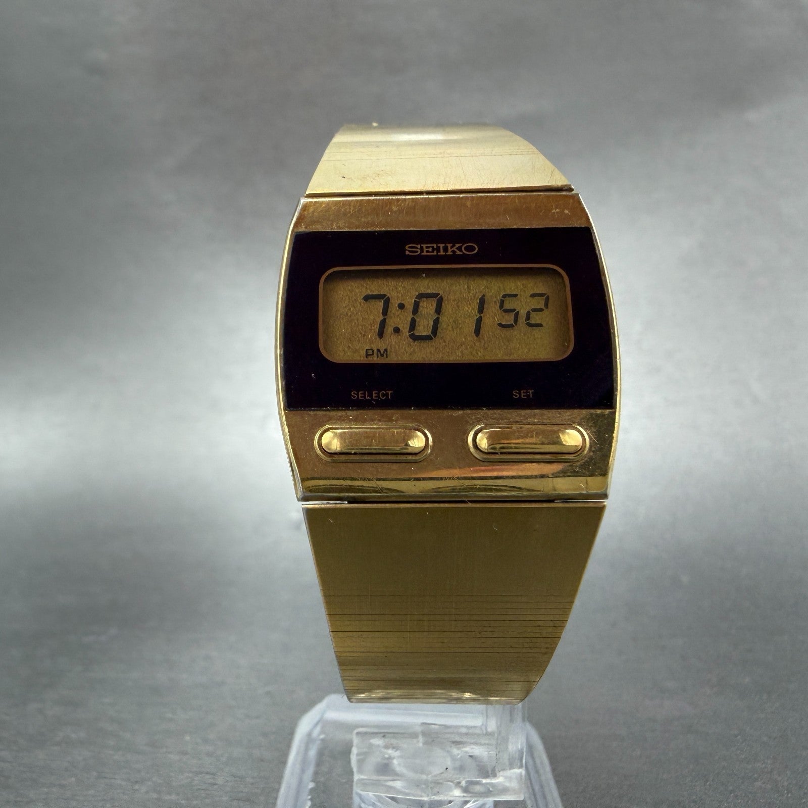 Seiko Digital Watch Men 28mm LCD Gold Tone Daydate F231-4009 Rectangle New Batt5